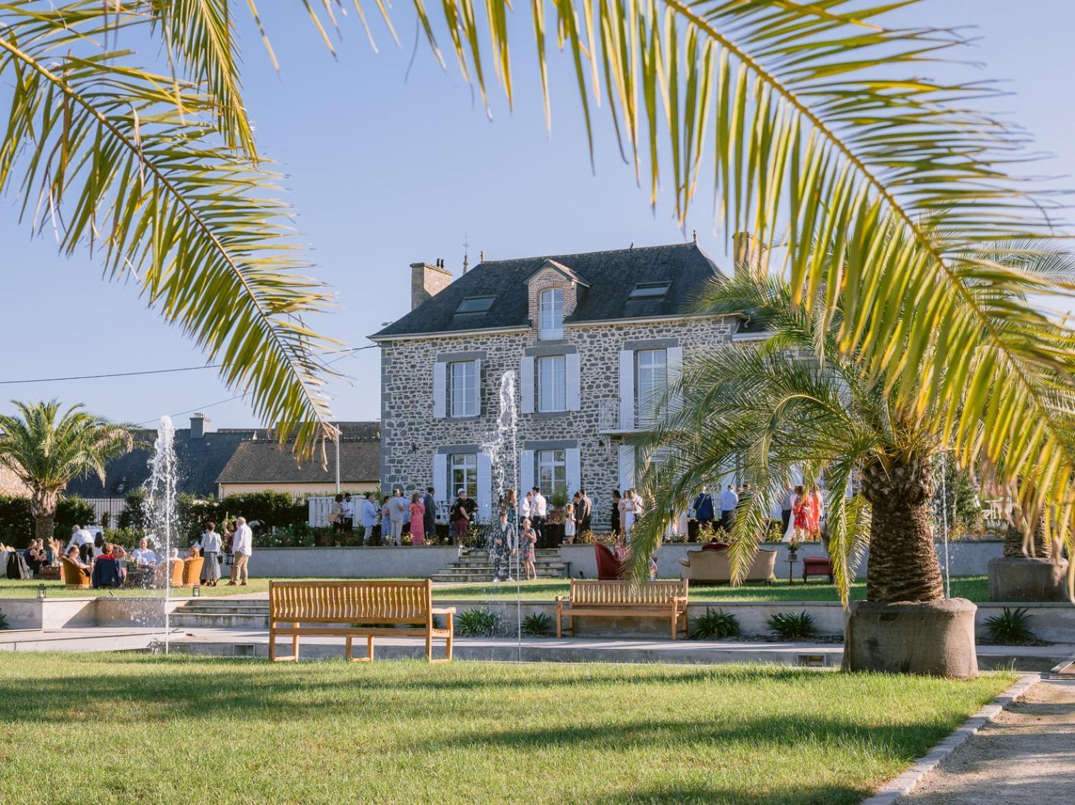 Bed and Breakfast Domaine Les Jardins Darsene Tinténiac Exteriér fotografie